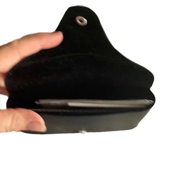 Ray ban sunglass case with cleaning cloth - Picture 2 of 3